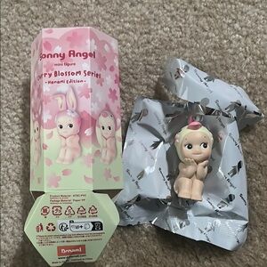 Sonny Angel Cherry Blossom Hanami Parrot